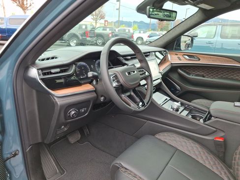 New 2026 Jeep Grand Cherokee Summit AWD/4WD image 18