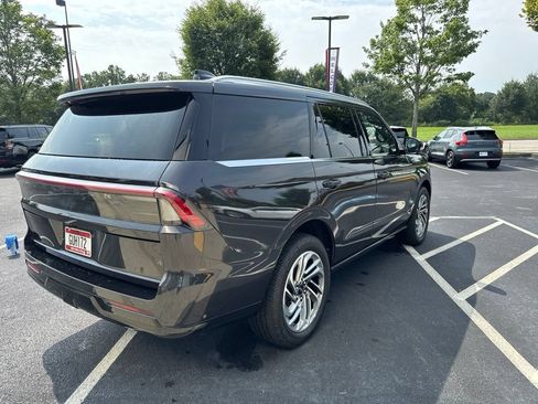Used 2025 Lincoln Navigator Reserve AWD/4WD image 5