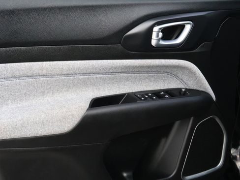 Used 2025 Jeep Compass Sport w/ Mopar Graphics Package image 15