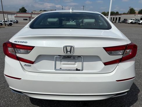 Used 2018 Honda Accord EX image 16