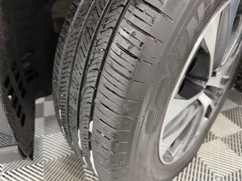 Used 2024 Toyota Highlander XLE image 32