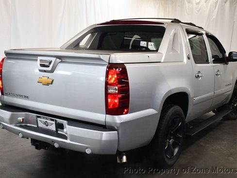 Used 2013 Chevrolet Avalanche LTZ image 9