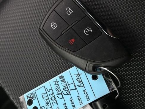 Used 2025 Chevrolet Equinox LT FWD image 24