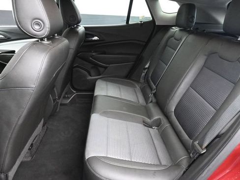 Used 2024 Chevrolet Trax LT w/ LT Convenience Package FWD image 26