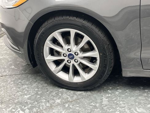 Used 2017 Ford Fusion SE w/ Fusion SE Technology Package FWD image 29