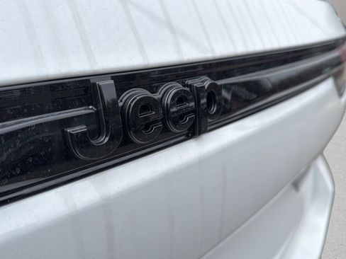 New 2026 Jeep Grand Cherokee Altitude image 9