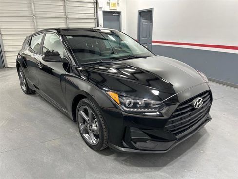 Used 2019 Hyundai Veloster 2.0 image 2