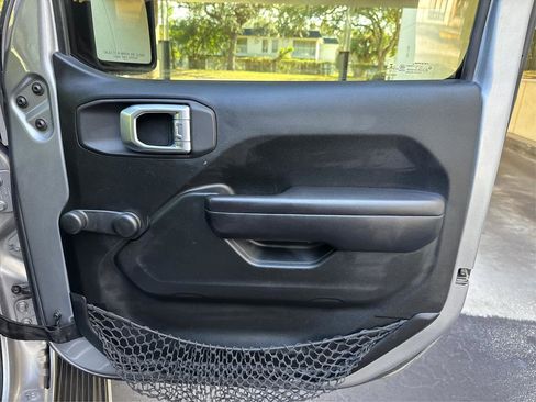 Used 2018 Jeep Wrangler Unlimited Sport image 30