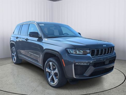 New 2026 Jeep Grand Cherokee Limited RWD image 2