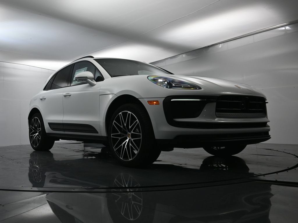 Certified 2026 Porsche Macan AWD/4WD image 32