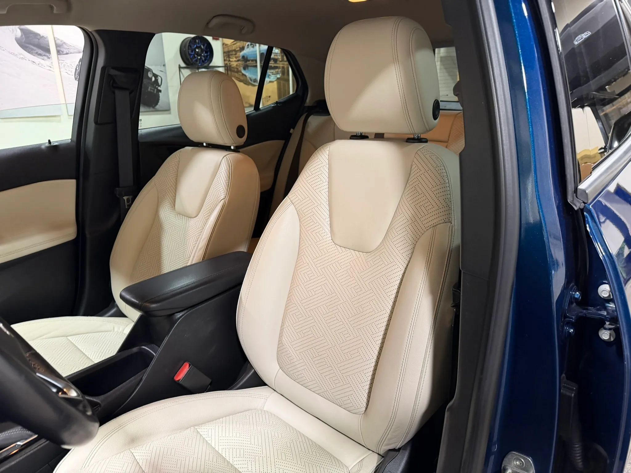 Used 2021 Buick Encore GX Essence AWD/4WD image 29