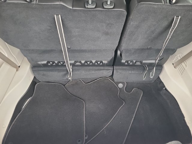 Used 2023 Chrysler Pacifica Touring-L FWD image 9