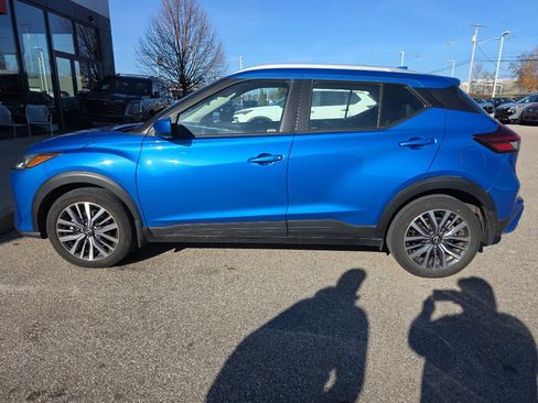 Used 2023 Nissan Kicks SV FWD image 2