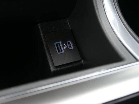 Used 2024 Ford Edge Titanium image 19