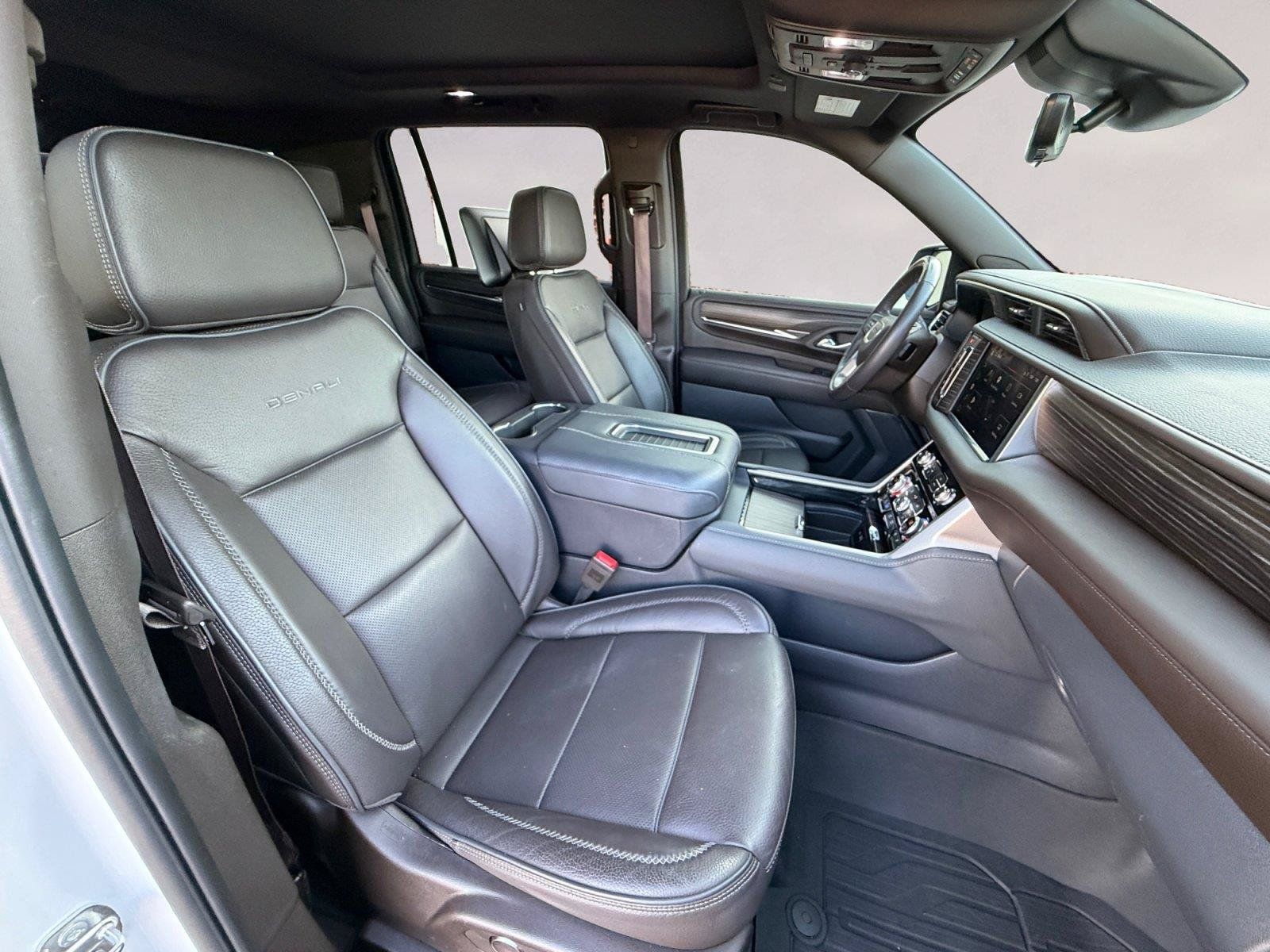 Used 2024 GMC Yukon XL Denali w/ Denali Reserve Package AWD/4WD image 15