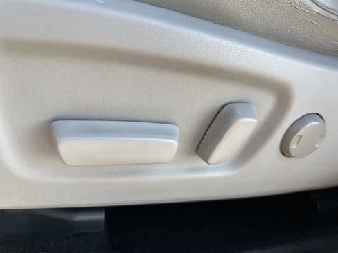 Used 2014 Toyota Highlander XLE image 13