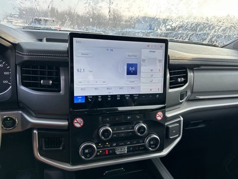 Used 2024 Ford Expedition Max XLT image 7