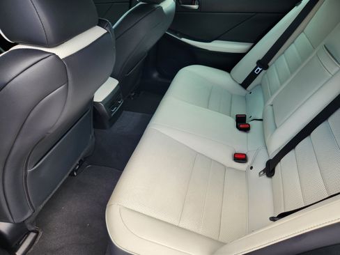 Used 2021 Lexus IS 350 F Sport RWD image 13