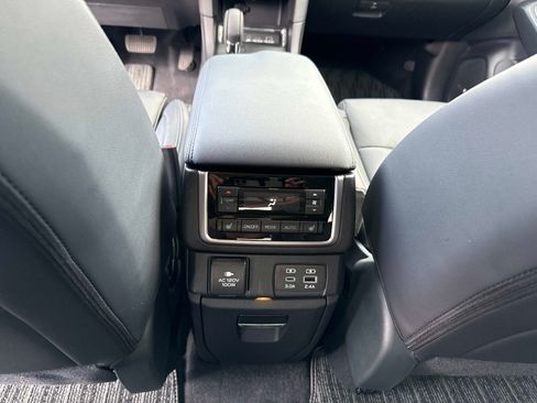 Used 2025 Subaru Ascent Bronze Edition w/ Popular Package #2 AWD/4WD image 18