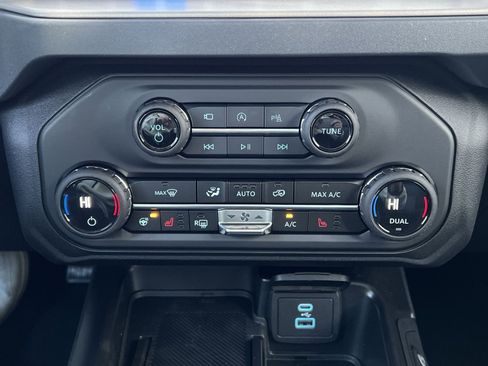 New 2025 Ford Bronco Outer Banks image 21