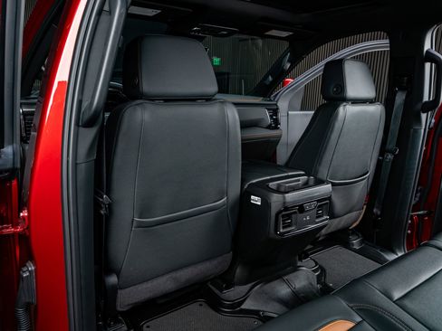 Used 2025 GMC Sierra 2500 AT4 w/ AT4 Premium Plus Package image 32