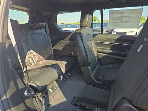 Used 2025 Jeep Grand Cherokee L Limited w/ Luxury Tech Group II AWD/4WD image 96