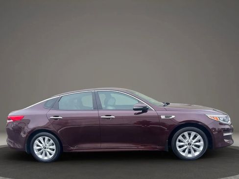 Used 2018 Kia Optima LX w/ 17" Alloy Wheels Package image 4