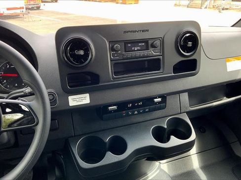 Used 2024 Mercedes-Benz Sprinter 2500 image 32