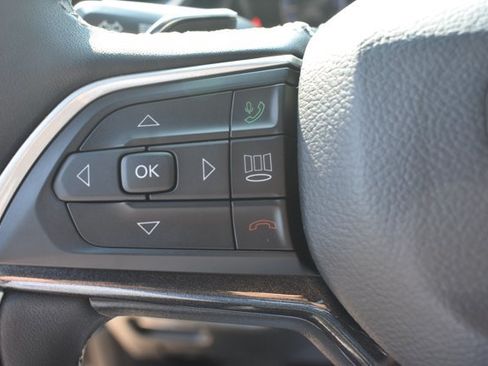Used 2023 Jeep Grand Cherokee Altitude RWD image 19