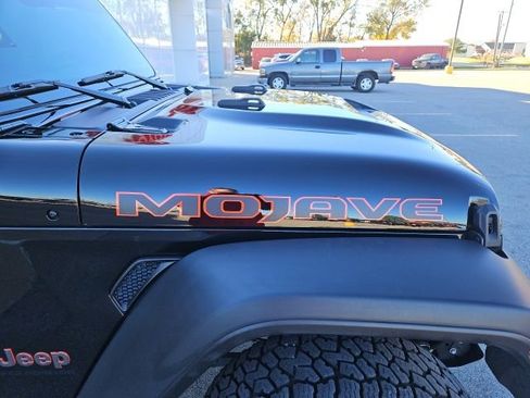Used 2024 Jeep Gladiator Mojave w/ Convenience Group image 11