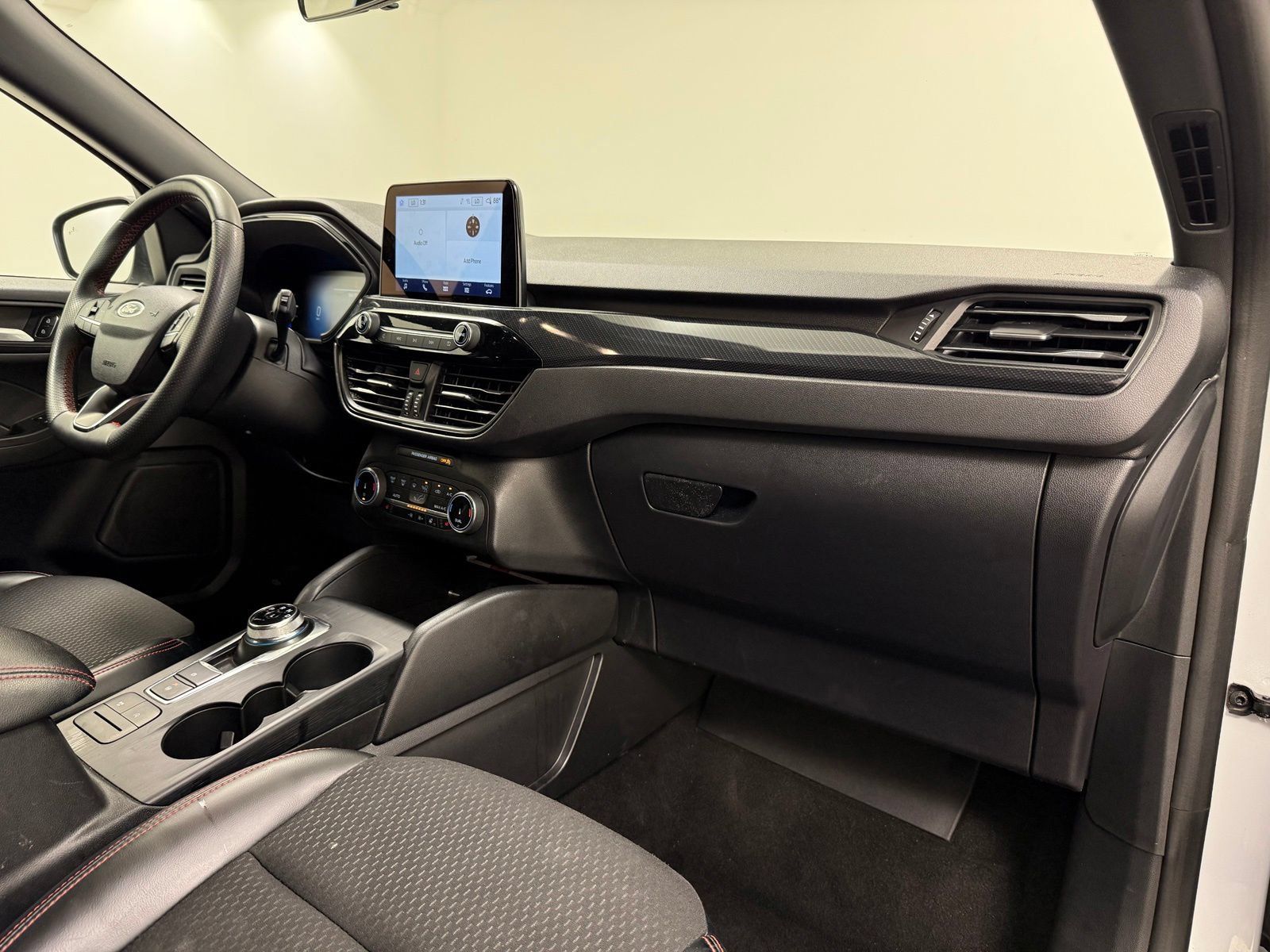 Used 2025 Ford Escape ST-Line Select AWD/4WD image 29