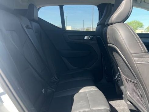 Used 2025 Volvo XC40 B5 Core image 28
