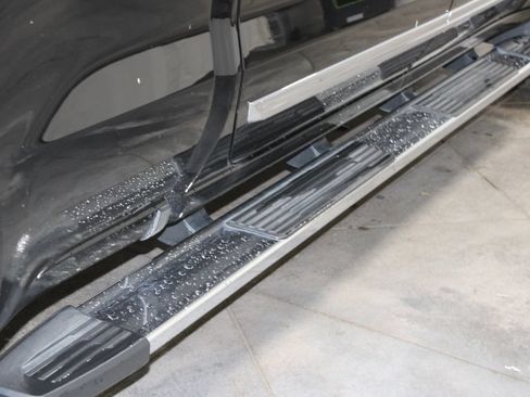 Used 2025 Chevrolet Silverado 1500 High Country AWD/4WD image 12