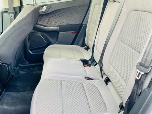 Used 2020 Ford Escape SE image 11