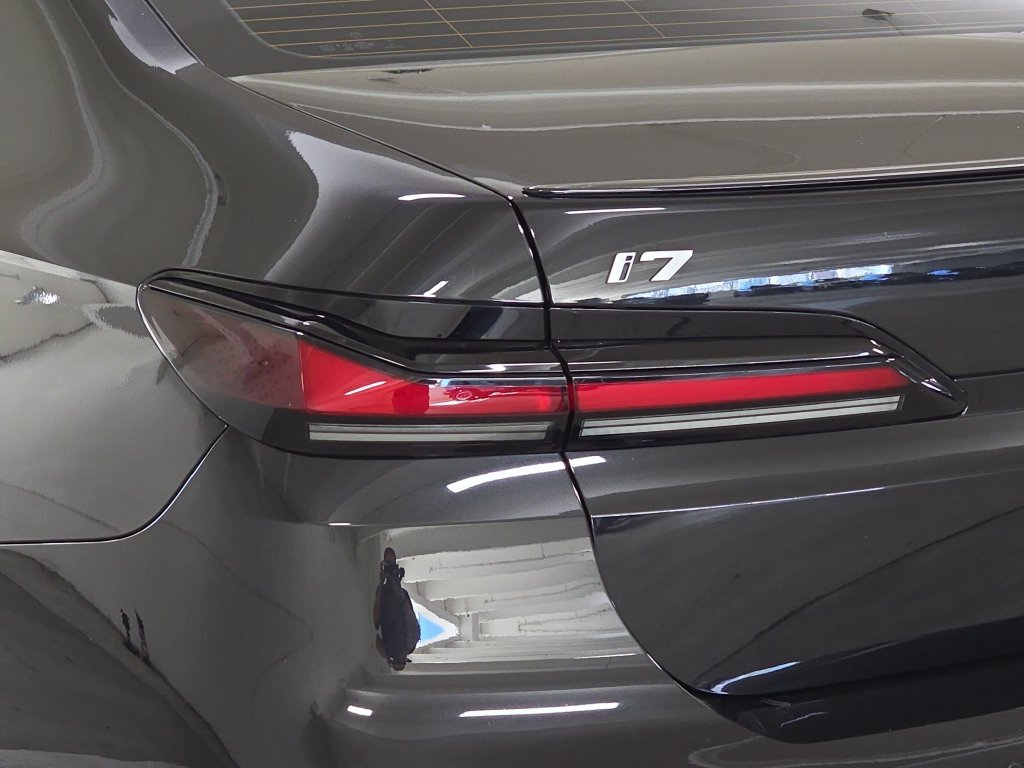 Certified 2023 BMW i7 xDrive60 AWD/4WD image 30