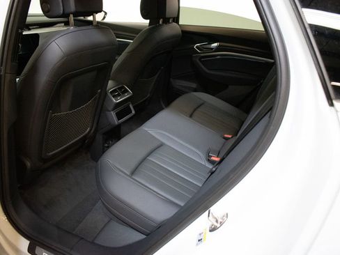 Used 2023 Audi e-tron Premium Plus w/ Premium Plus Package AWD/4WD image 24