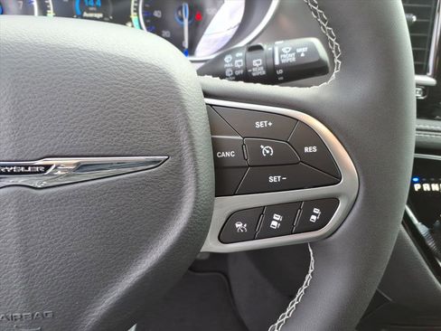 New 2026 Chrysler Pacifica Select image 21