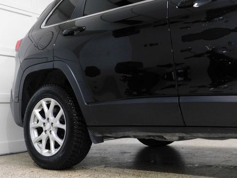 Used 2017 Jeep Cherokee Latitude w/ Comfort & Convenience Group image 11