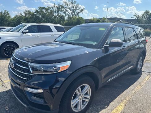 Used 2024 Ford Explorer XLT w/ Equipment Group 202A AWD/4WD image 17