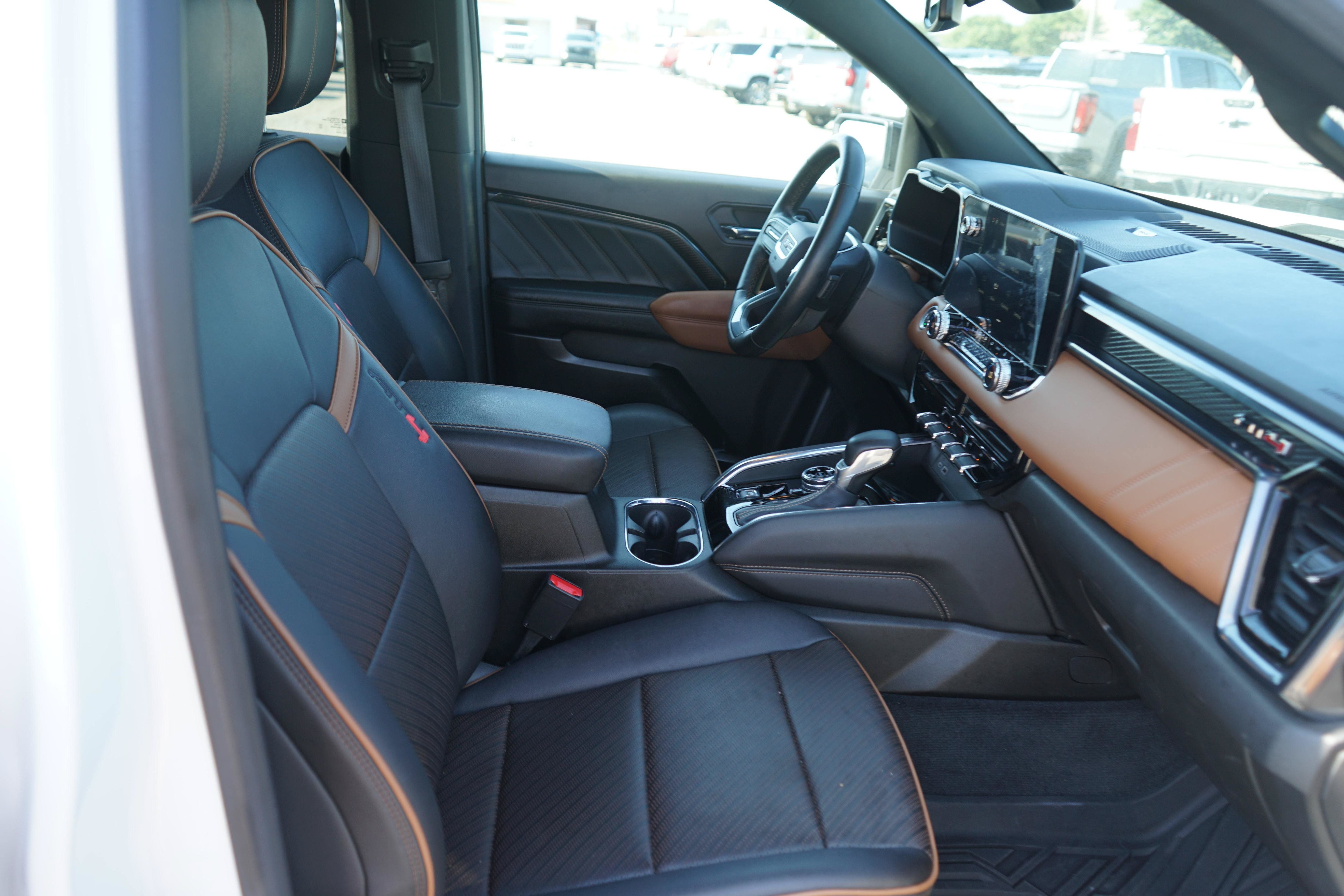 Used 2023 GMC Canyon AT4 w/ AT4 Premium Package AWD/4WD image 21
