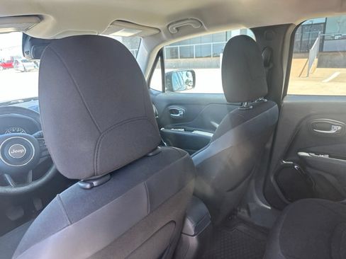 Used 2016 Jeep Renegade Latitude AWD/4WD image 23