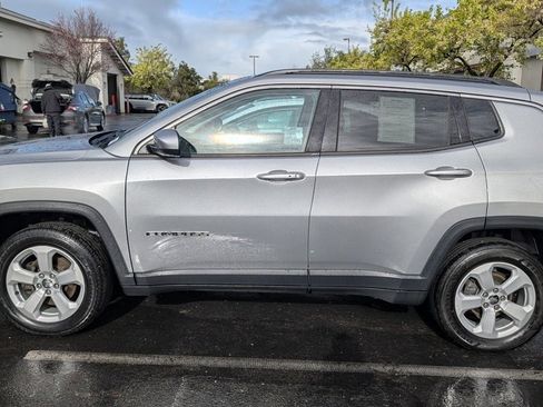 Used 2021 Jeep Compass Latitude image 2