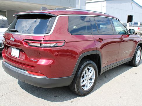 Used 2024 Jeep Grand Cherokee L Laredo image 3