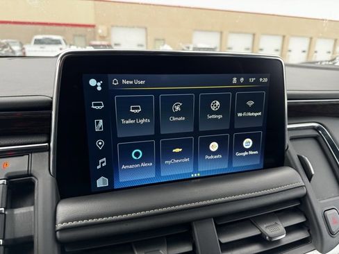 Used 2023 Chevrolet Suburban Premier image 3