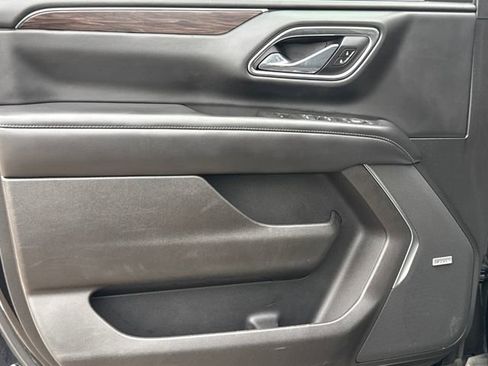 Used 2021 Chevrolet Suburban Z71 w/ Z71 Signature Package image 28