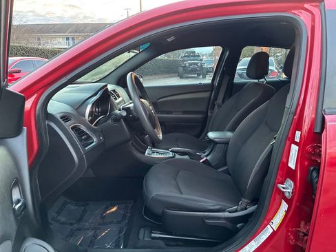 Used 2013 Dodge Avenger SE image 10