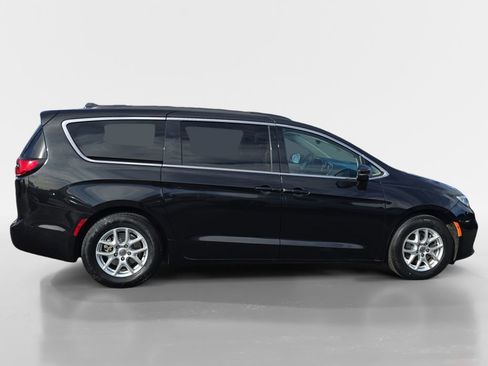Used 2022 Chrysler Pacifica Touring-L image 6