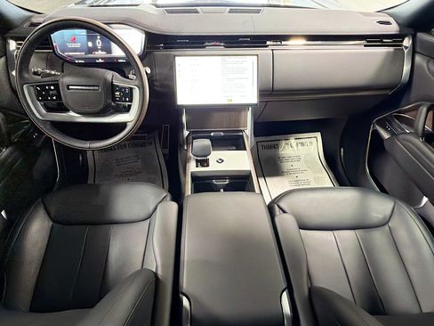Used 2025 Land Rover Range Rover Long Wheelbase SE image 16