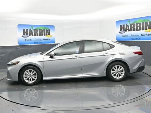 Used 2025 Toyota Camry LE w/ Convenience Package FWD image 2