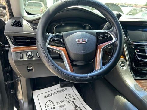 Used 2017 Cadillac Escalade ESV Premium Luxury AWD/4WD image 11